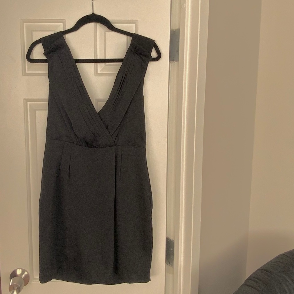 BCBGeneration Black V-Neck Mini Dress with Elastic Strap Detail Size 8